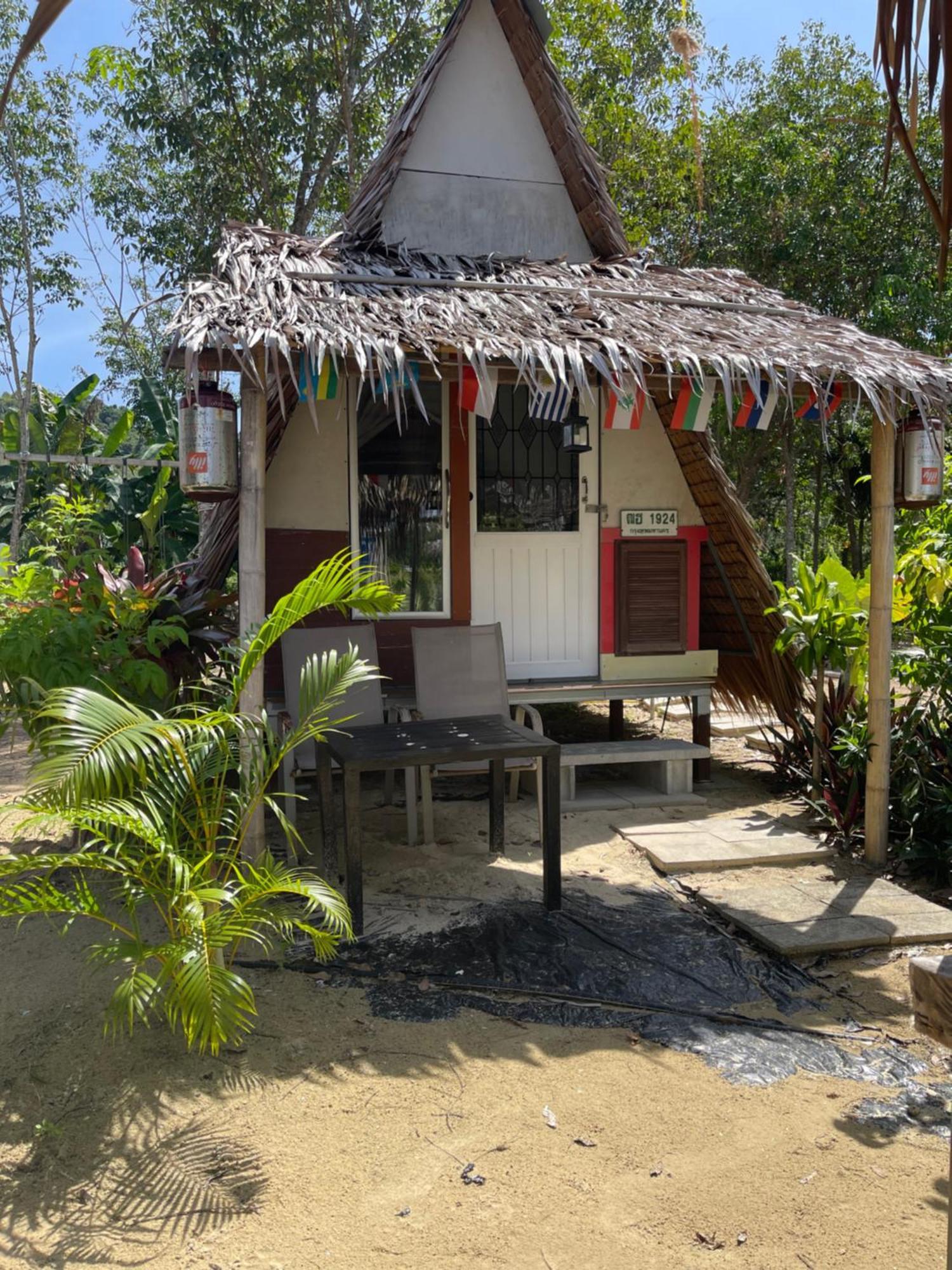 Готель Phuketairportcamping Ban Bo Sai Klang Екстер'єр фото
