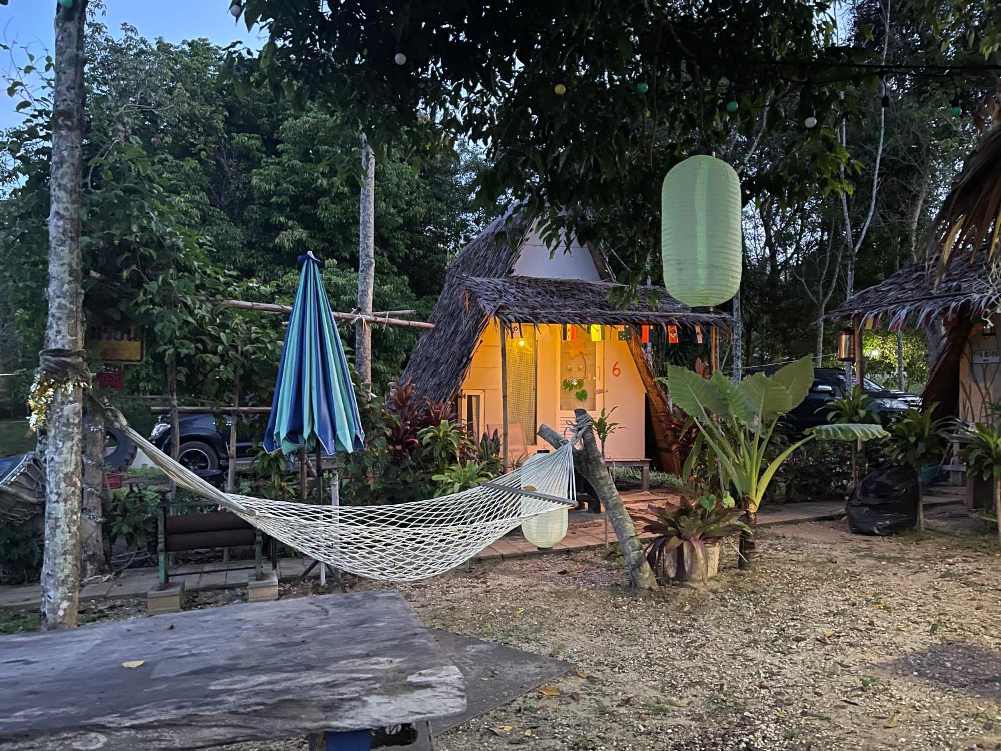 Готель Phuketairportcamping Ban Bo Sai Klang Екстер'єр фото